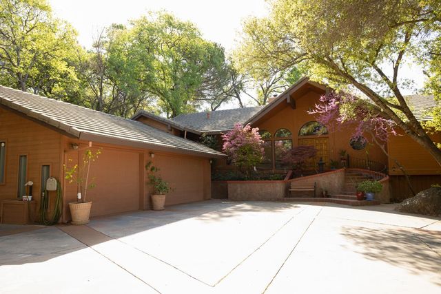 6415 Fairway Ct, Auburn, CA 95602