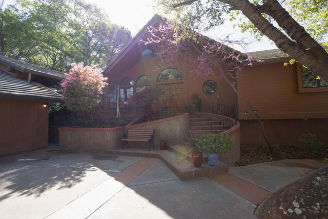 6415 Fairway Ct, Auburn, CA 95602