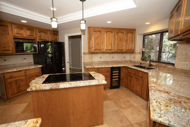 6415 Fairway Ct, Auburn, CA 95602