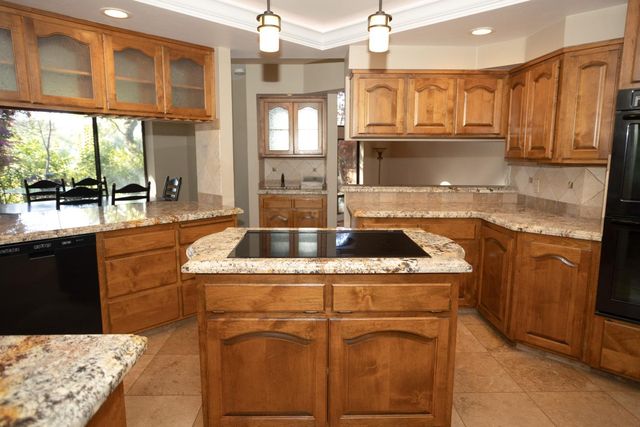 6415 Fairway Ct, Auburn, CA 95602