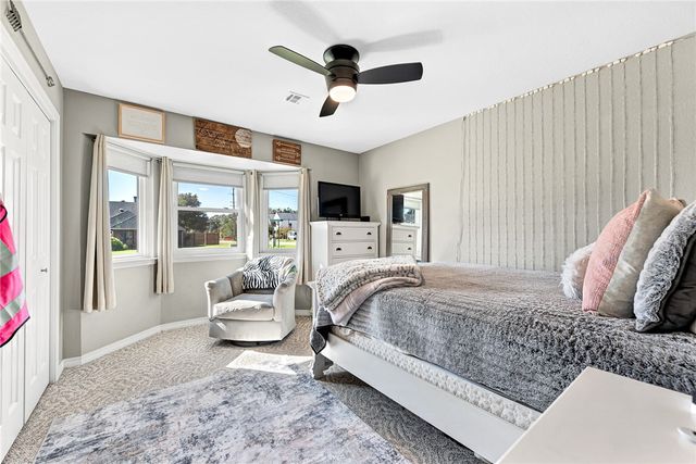 1 Greenridge Lane, Bentonville, AR 72712