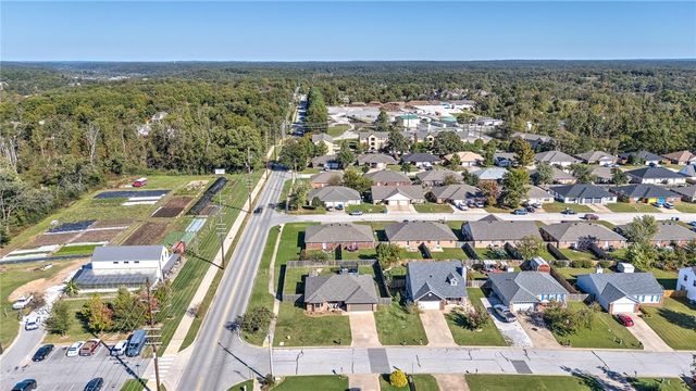 1 Greenridge Lane, Bentonville, AR 72712