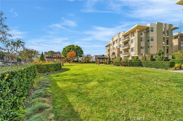 5450 Strand 202, Hawthorne, CA 90250