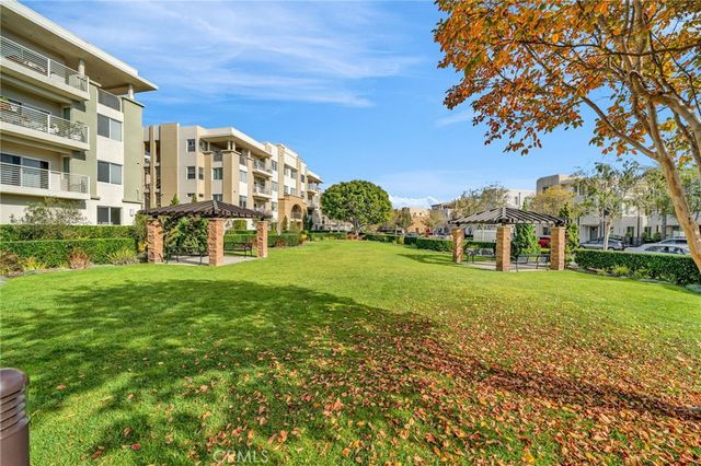 5450 Strand 202, Hawthorne, CA 90250