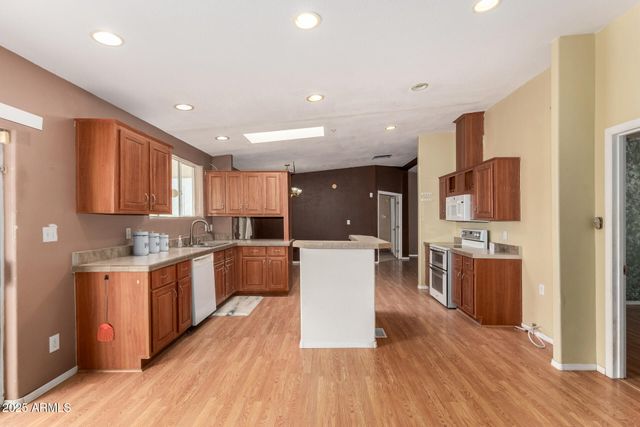 23851 W TETHER Trail, Wittmann, AZ 85361