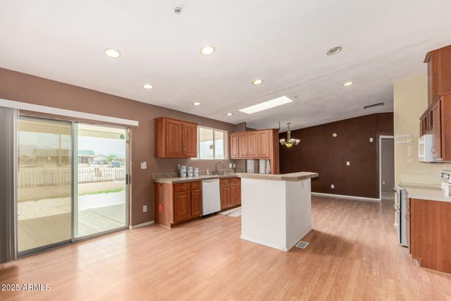 23851 W TETHER Trail, Wittmann, AZ 85361