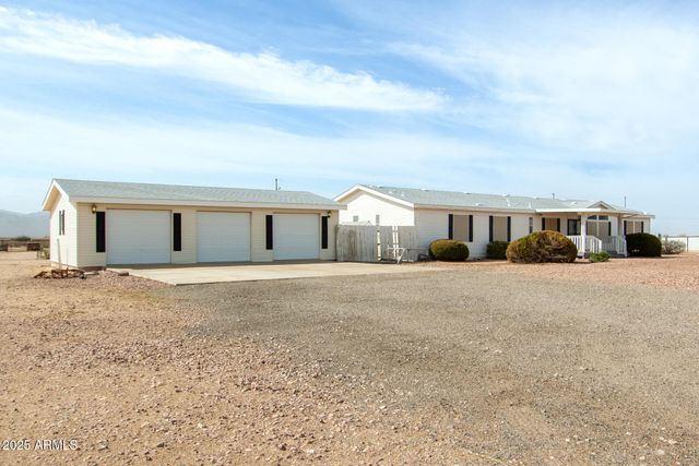 23851 W TETHER Trail, Wittmann, AZ 85361