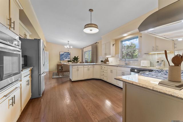 5716 College Dr, Baton Rouge, LA 70806