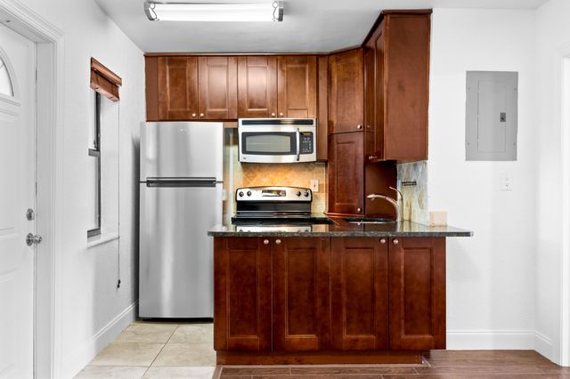 413 SE 16th Street 4, Fort Lauderdale, FL 33316
