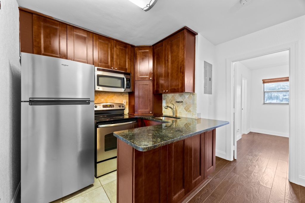 413 SE 16th Street 4, Fort Lauderdale, FL 33316