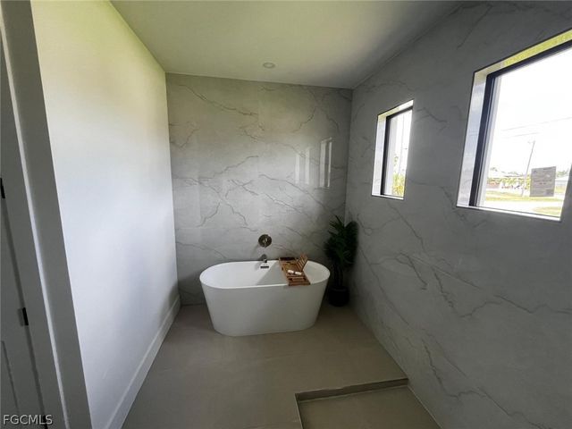 1316 NE 33rd ST, Cape Coral, FL 33909