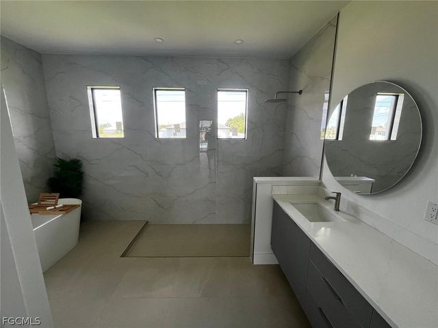 1316 NE 33rd ST, Cape Coral, FL 33909