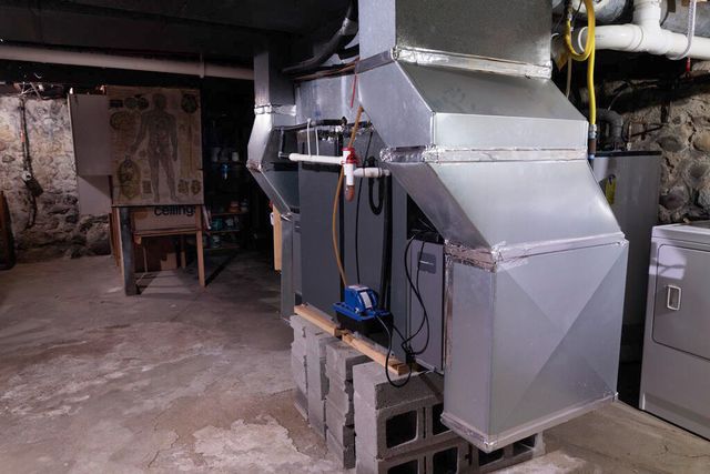 208 W Erie Street, Albion, MI 49224