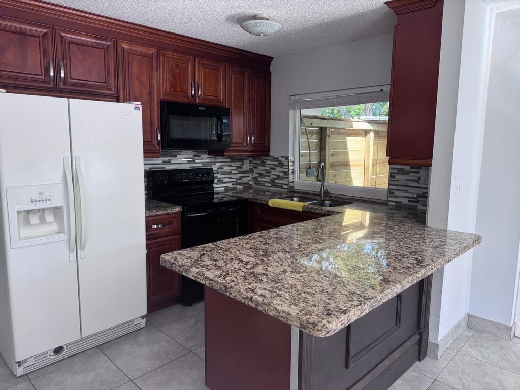 3004 NW 4TH Terrace 4-141, Pompano Beach, FL 33064