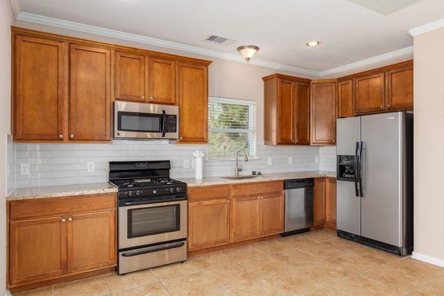 264B Falcon Point, Onalaska, TX 77360