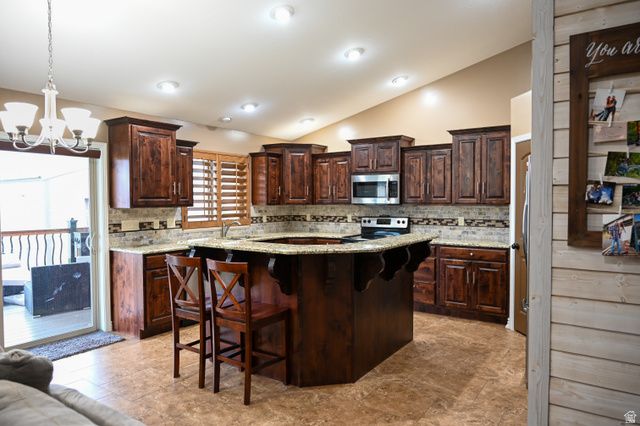 2581 W 2825 N, Farr West, UT 84404