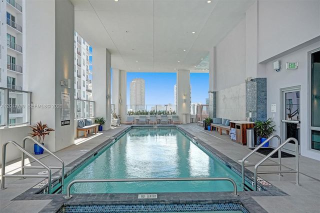 227 NE 2nd St 1610, Miami, FL 33132