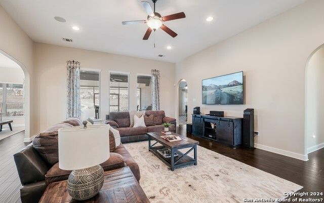 123 cattle, Castroville, TX 78009