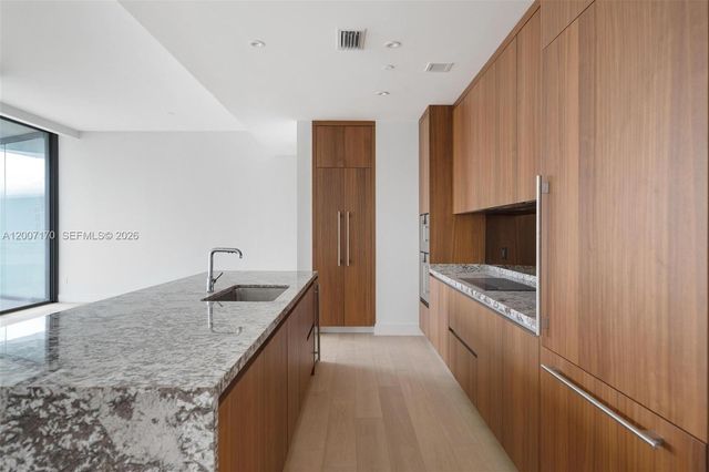 175 SE 25th RD 1904, Miami, FL 33129