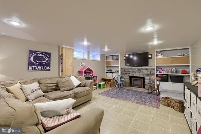 1073 SOUTHERN RD, York, PA 17403