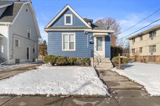 7924 W Becher STREET, West Allis, WI 53219