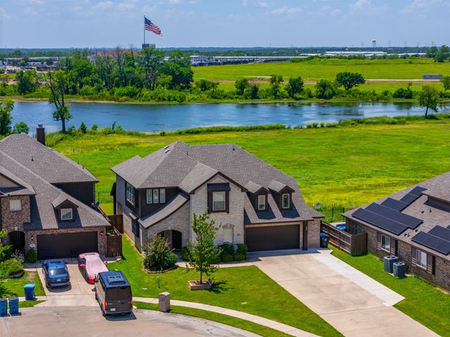 105 Cimmaron Court, Alvarado, TX 76009
