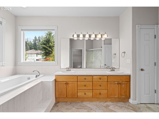 4785 Ne HIDDEN CREEK Dr, Hillsboro, OR 97124