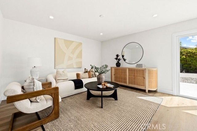 937 Carnation, Costa Mesa, CA 92626