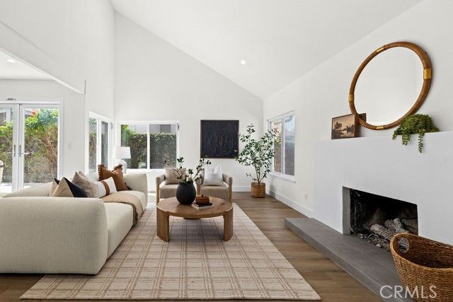 937 Carnation, Costa Mesa, CA 92626