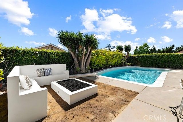 937 Carnation, Costa Mesa, CA 92626