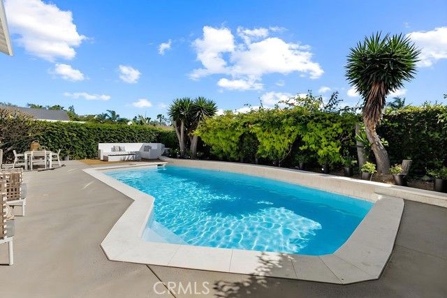 937 Carnation, Costa Mesa, CA 92626