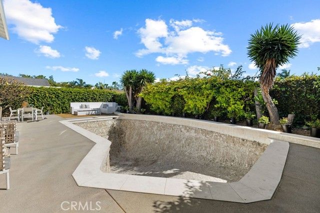 937 Carnation, Costa Mesa, CA 92626