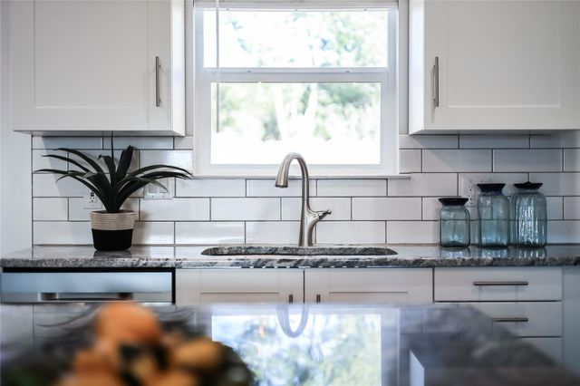 18322 Lake Oaks DR, Jonestown, TX 78645