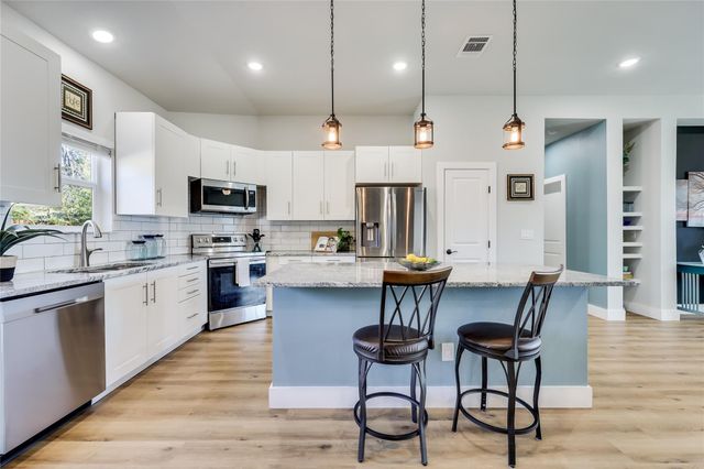 18322 Lake Oaks DR, Jonestown, TX 78645