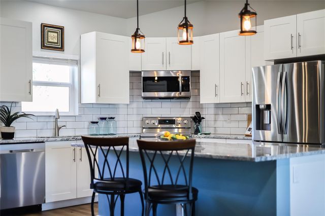 18322 Lake Oaks DR, Jonestown, TX 78645