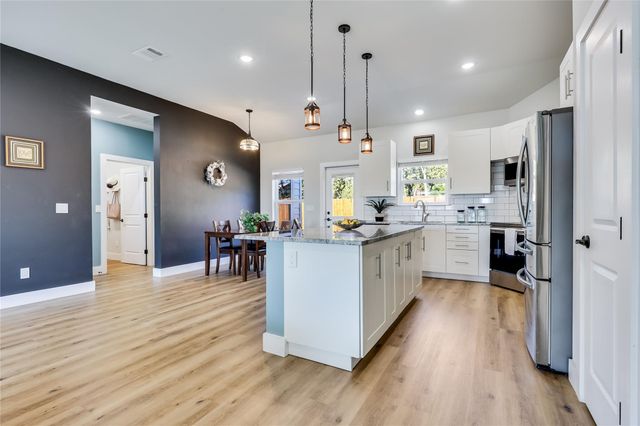 18322 Lake Oaks DR, Jonestown, TX 78645