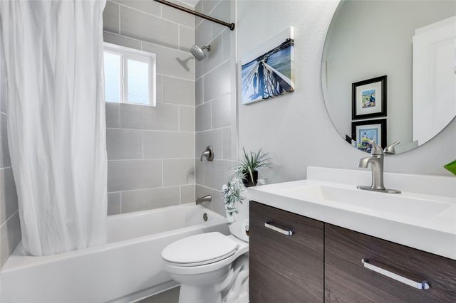 18322 Lake Oaks DR, Jonestown, TX 78645