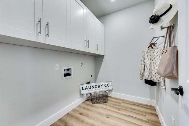 18322 Lake Oaks DR, Jonestown, TX 78645