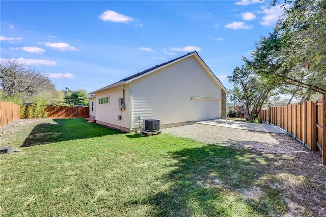 18322 Lake Oaks DR, Jonestown, TX 78645