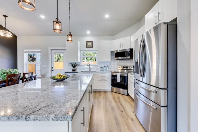 18322 Lake Oaks DR, Jonestown, TX 78645