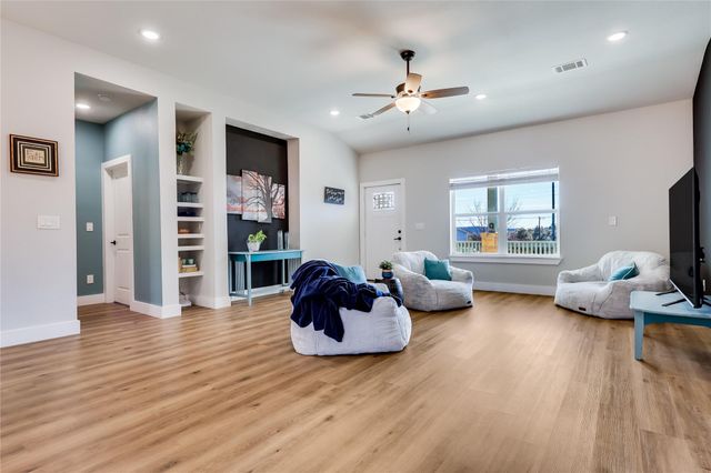 18322 Lake Oaks DR, Jonestown, TX 78645