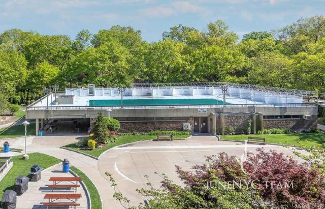 15038 Union Turnpike 8M, Flushing, NY 11367