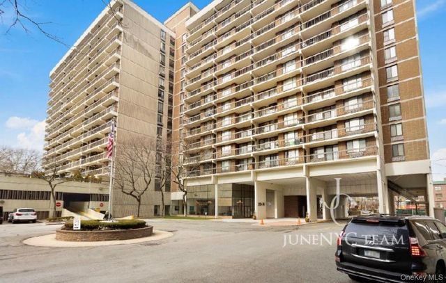 15038 Union Turnpike 8M, Flushing, NY 11367
