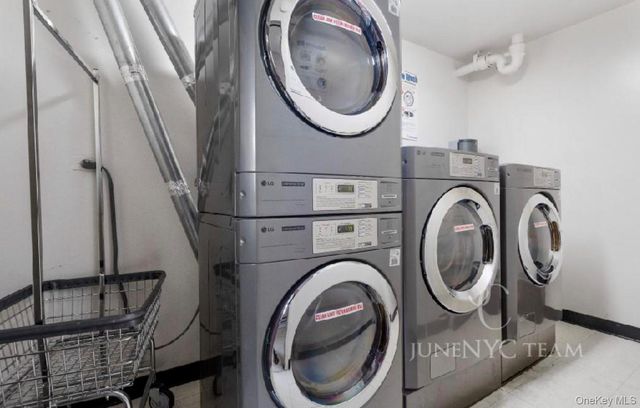 15038 Union Turnpike 8M, Flushing, NY 11367