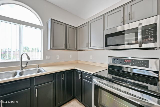 2463 N 138th Avenue, Goodyear, AZ 85395