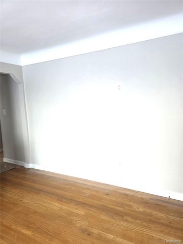 28085 N Clements Circle, Livonia, MI 48150