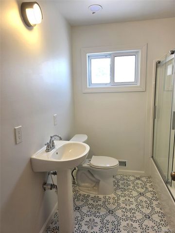 28085 N Clements Circle, Livonia, MI 48150