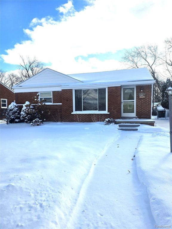 28085 N Clements Circle, Livonia, MI 48150