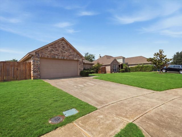 729 Countryside Drive, Aubrey, TX 76227