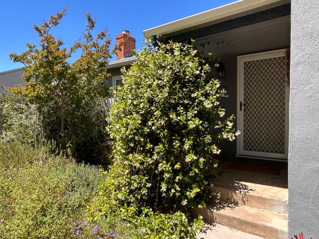 2261 Knight Way, Sacramento, CA 95822